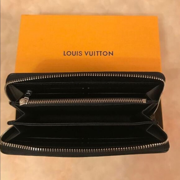 Wallet - Picture 4 of 4